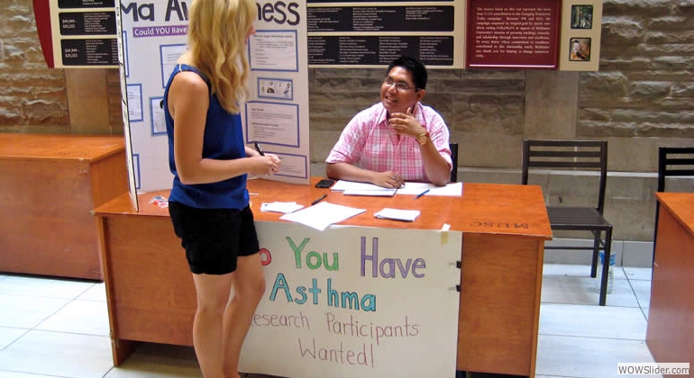 Summer students recruiting at the student center