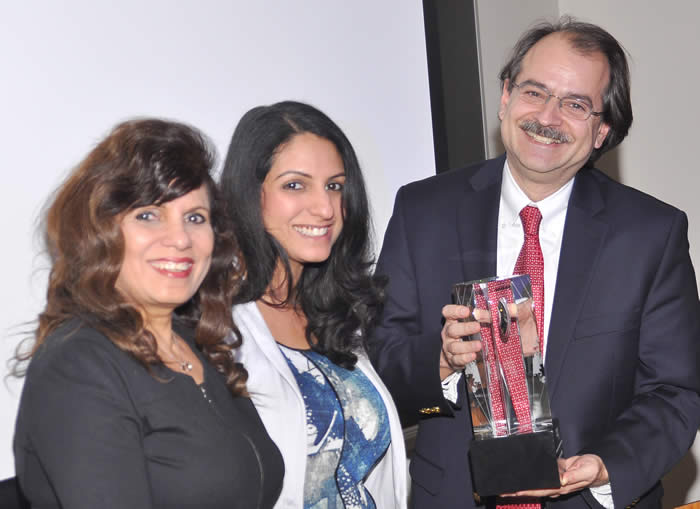 Dr John Ioannidis is presented the Chalnchlani Global Health & Research Award by Jaya and Tina Chanchlani